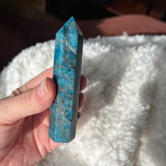 BLUE APATITE TOWER - Picture 9 of 10